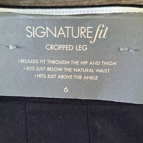 Ann Taylor Signature Women's Size 6 Black Cropped Leg Black Pleated NEW Pants - Picture 2 of 11